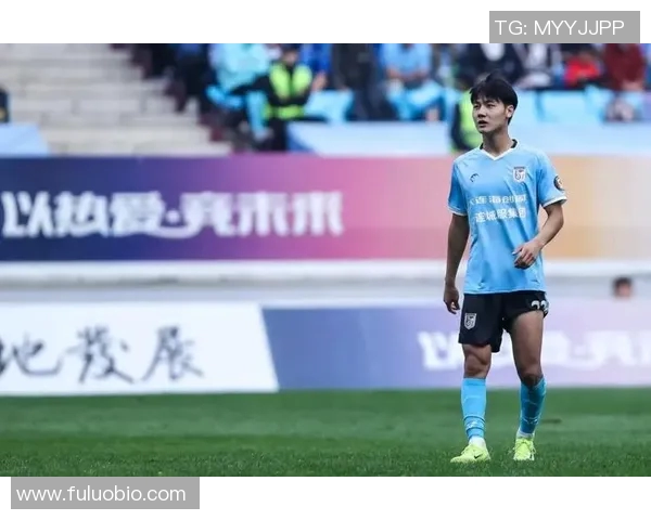 足球明星真实对话视频揭秘他们的职业生涯与生活趣事的精彩瞬间